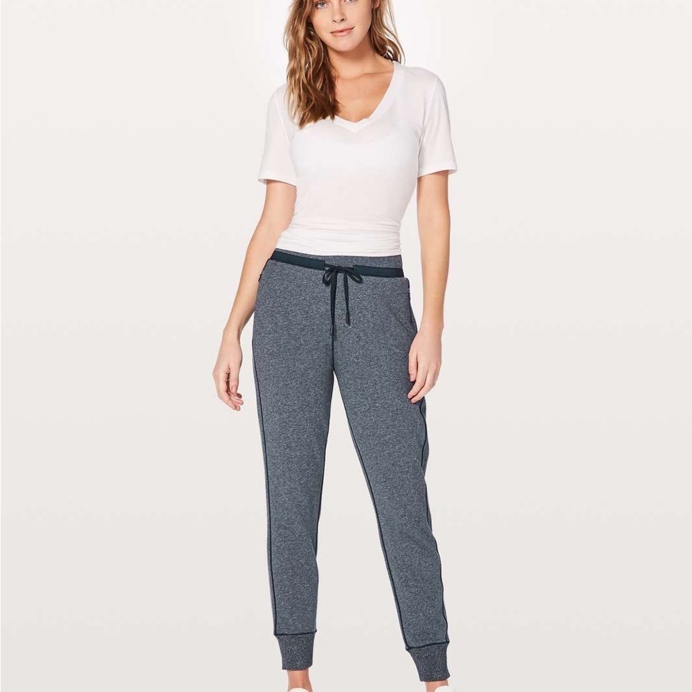 Lululemon Cool & Collected
Jogger *28"
Heathered Speckled True Navy